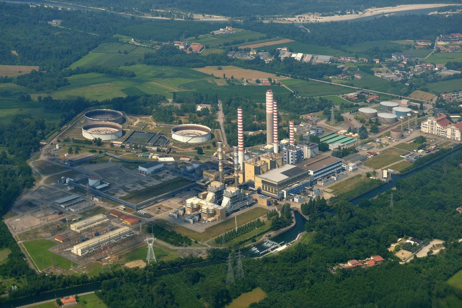 File:Centrale termoelettrica thermal power station Turbigo Italy.jpg