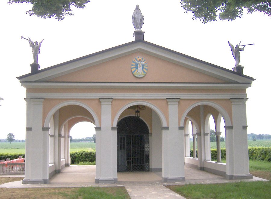 File:Castelgerundo - frazione Camairago - santuario della Madonna della Fontana - fonte miracolosa.jpg