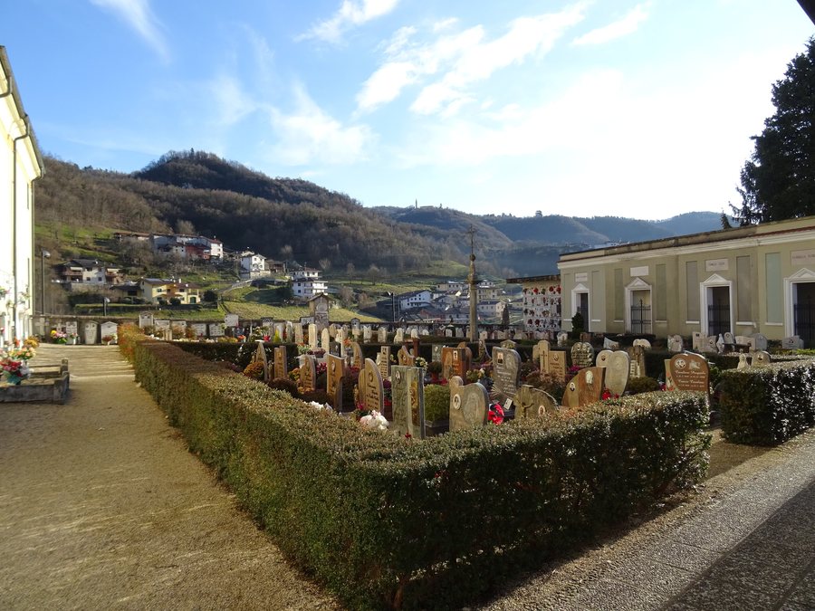 File:Cimitero di Crespadoro 01.jpg