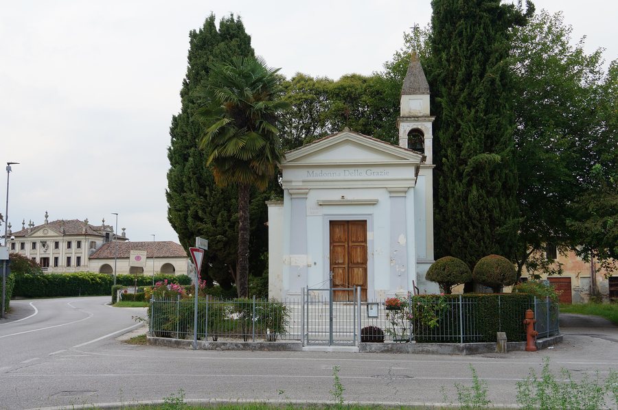 File:Facciata dell'Oratorio della Beata Vergine delle Grazie, Breda di Piave.jpg