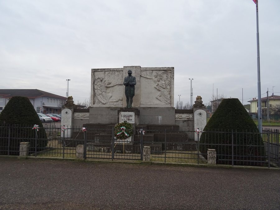 File:San Gregorio, Veronella - Monumento ai caduti.jpg