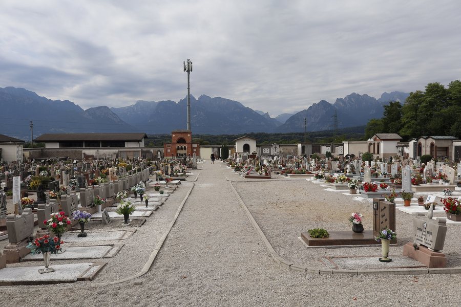 File:Cimitero di Trichiana 01.jpg