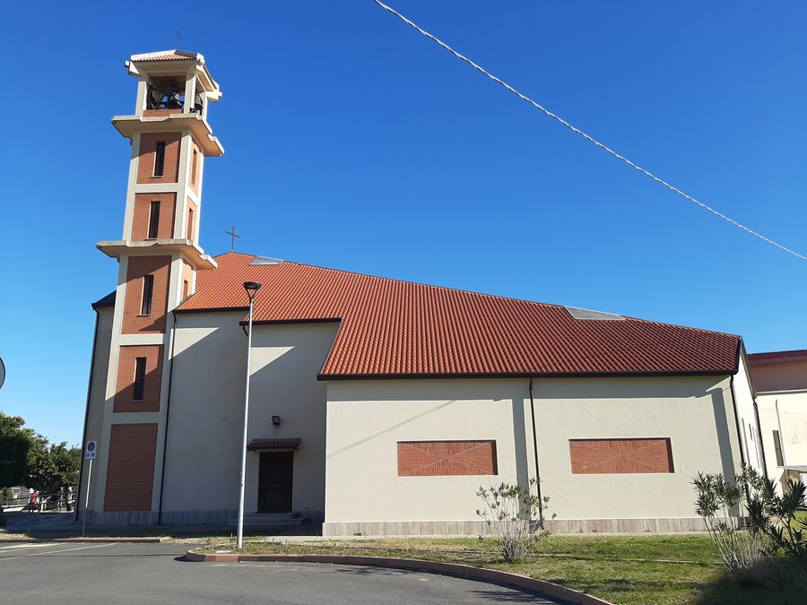 File:Chiesa della Madonna del Rosario (San Sostene) 02.jpg