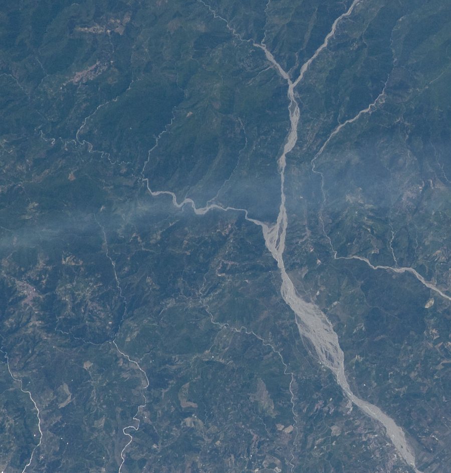 File:ISS031-E-8959 - View of Italy - Calabria - Fiume Trionto - Bocchigliero - Mandatoriccio - Pietrapaola - Caloveto - Crosia - Cropalati (cropped).jpg