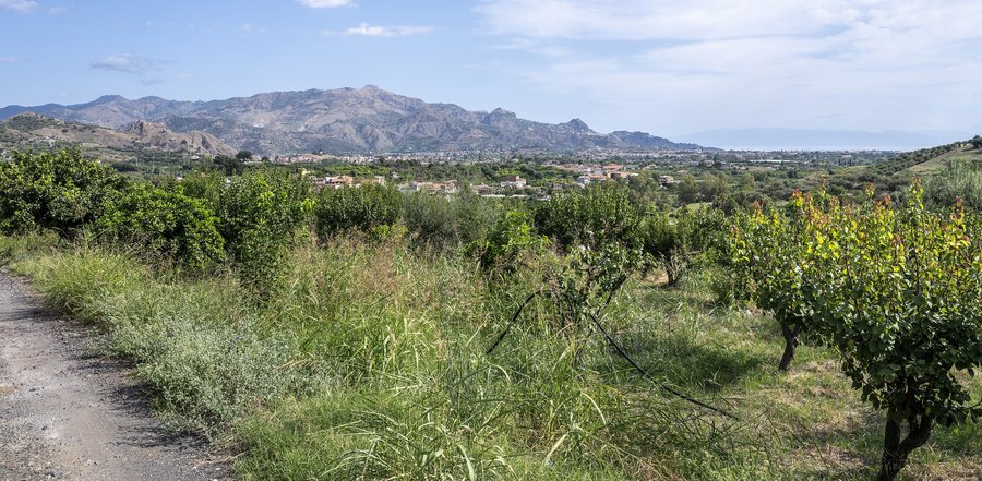 File:Calatabiano environs towards Taormina 2024.jpg