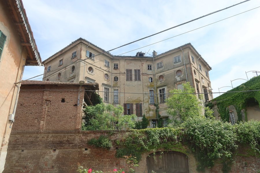File:Castello di Robella 01.jpg