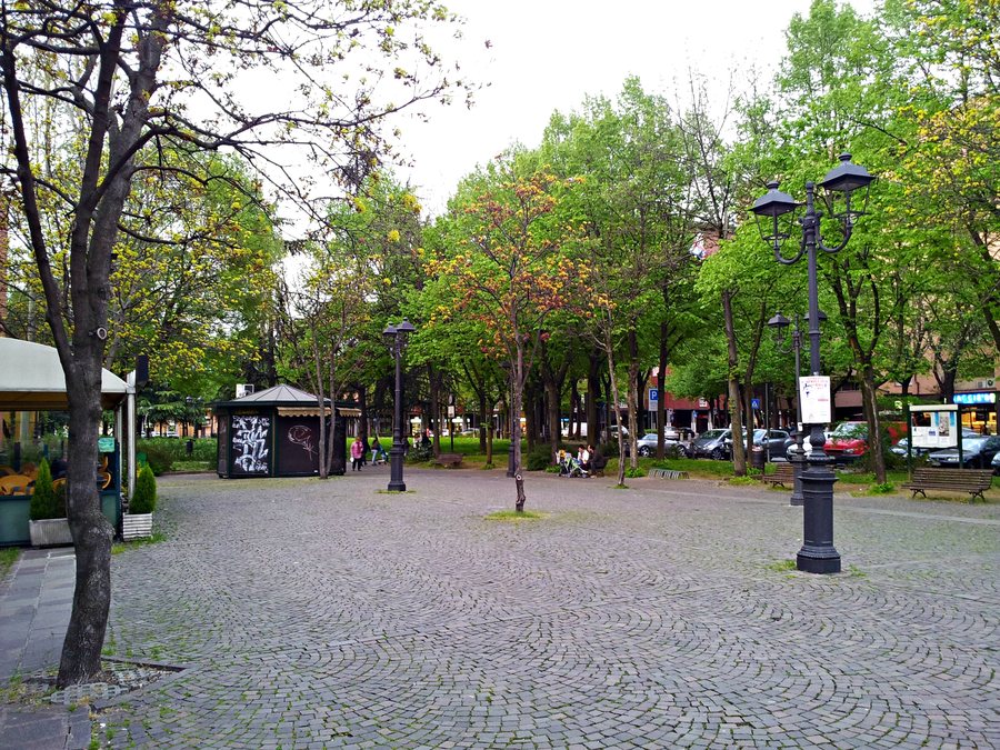 File:Centro di Cologno Monzese.jpg