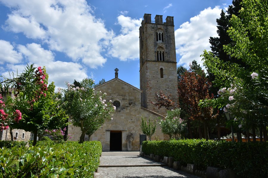 File:Santuario della Madonna del Canneto - Roccavivara CB.jpg