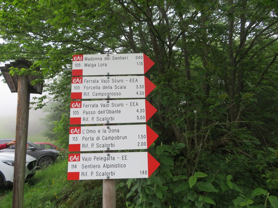 File:Guidepost Valdagno 105-113-114.jpg