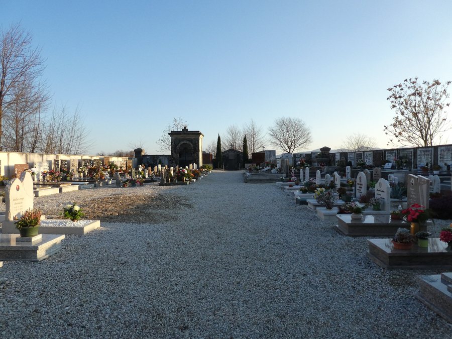 File:Cimitero di San Vito di Valdobbiadene 01.jpg
