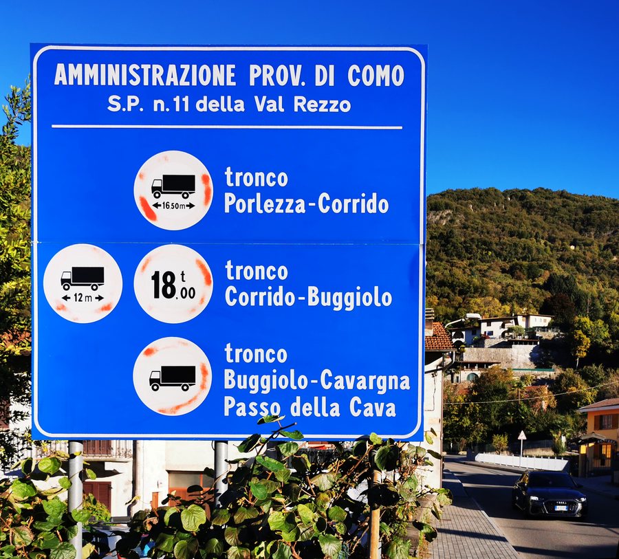 File:Road sign SP11 della Val Rezzo.jpg