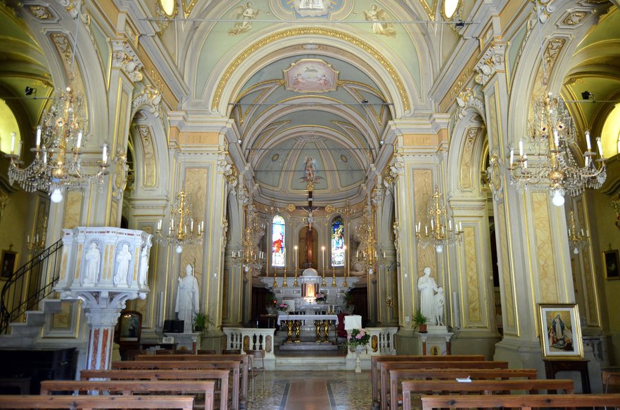 File:Rezzoaglio-chiesa san michele-navata centrale2.jpg