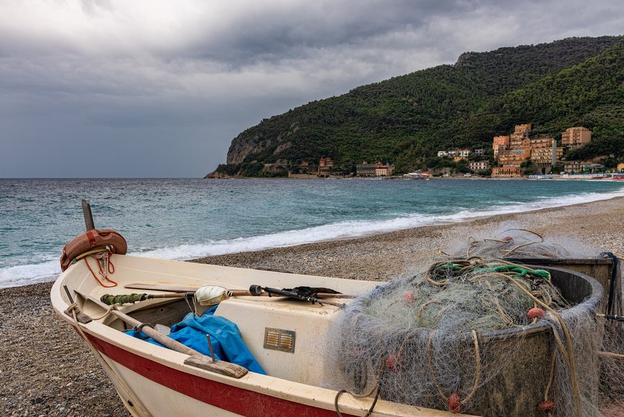 File:The beach at Noli, Italy (48865604566).jpg