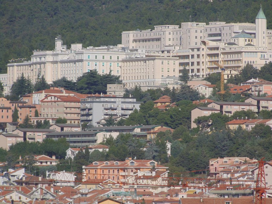 File:71013 San Giovanni Rotondo, Province of Foggia, Italy - panoramio (10).jpg