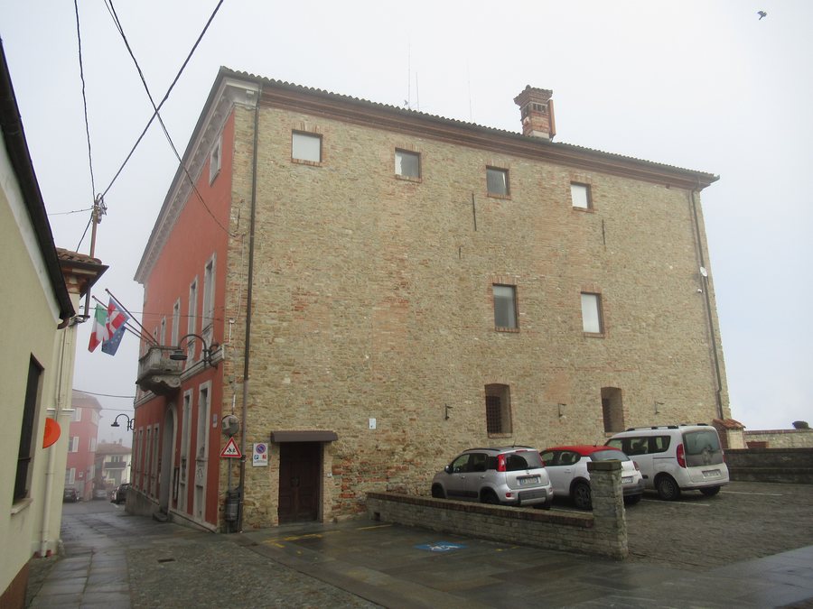 File:Palazzo Ruffino, municipio di Diano d'Alba 01.jpg