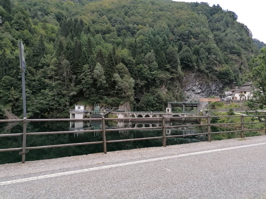 File:Diga del lago di Rimasco - Rimasco (Alto Sermenza).jpg