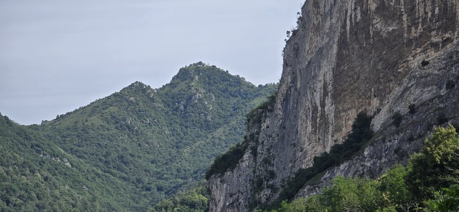 File:Monte Magnodeno seen from Oneta (Calolziocorte) 15.jpg