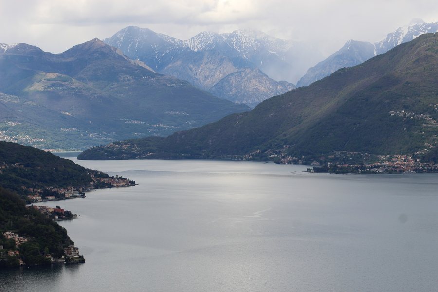 File:W - centro lago - promontorio di olgiasca.jpg