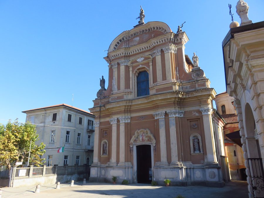 File:Cavaglio d'Agogna Chiesa di San Mamante.jpg