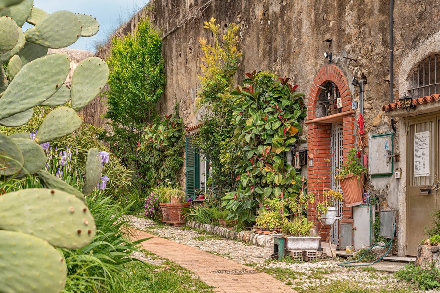 File:Ventimiglia - Italy (55148891123).jpg
