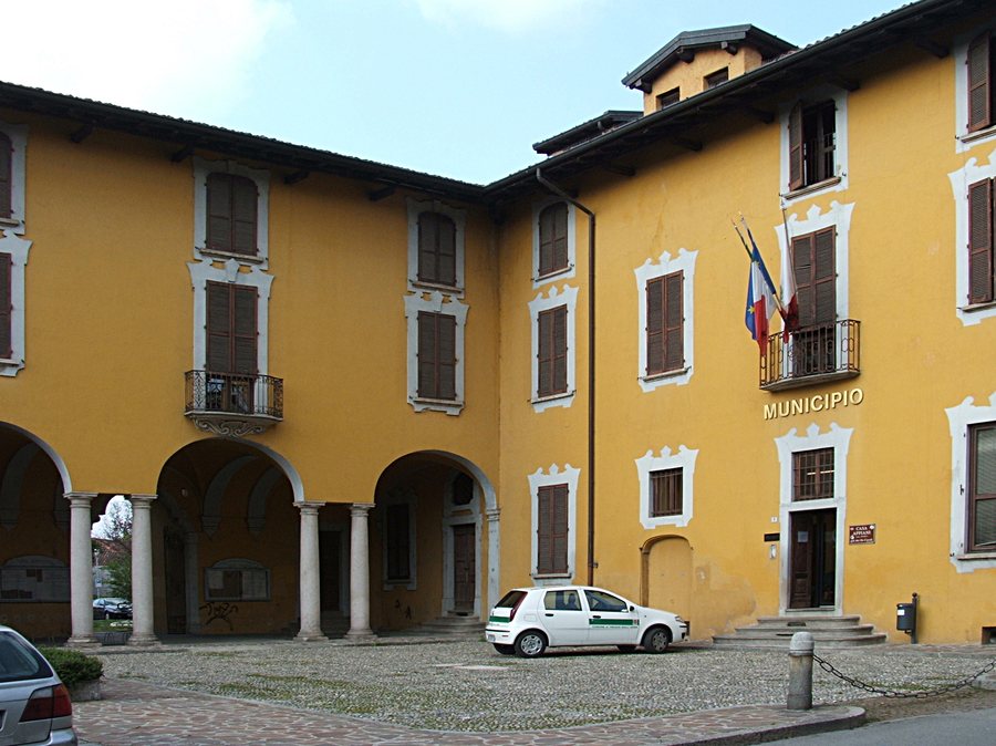 File:Trezzo sull’Adda - municipio.jpg