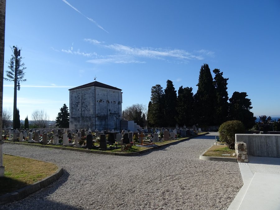 File:Cimitero di Lazise 03.jpg