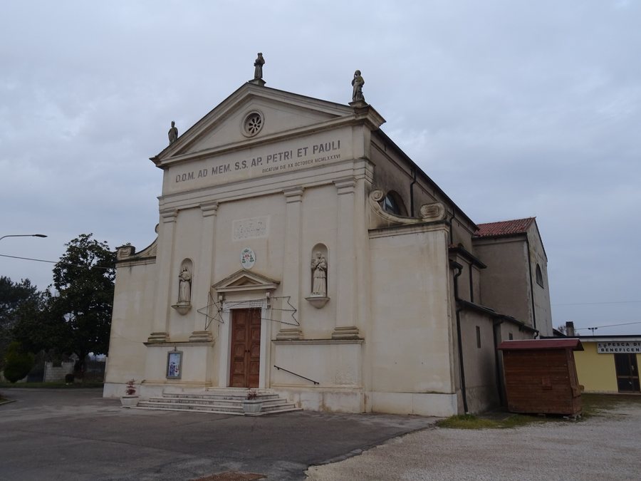 File:Cagnano, chiesa dei Santi Pietro e Paolo 02.jpg