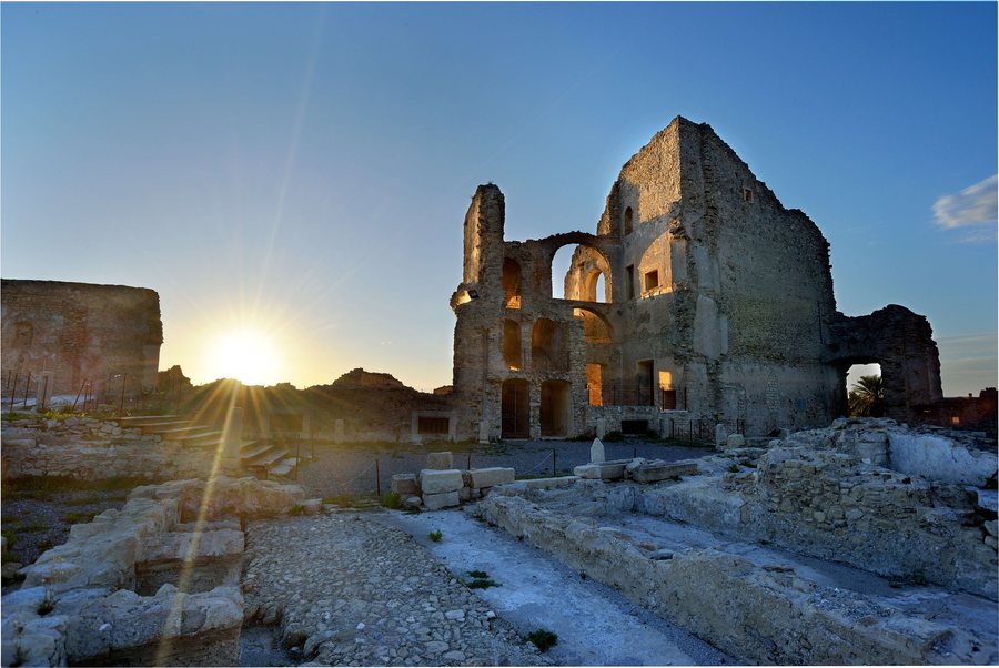 File:Fiumefreddo Bruzio 1 Castello della Valle.JPG