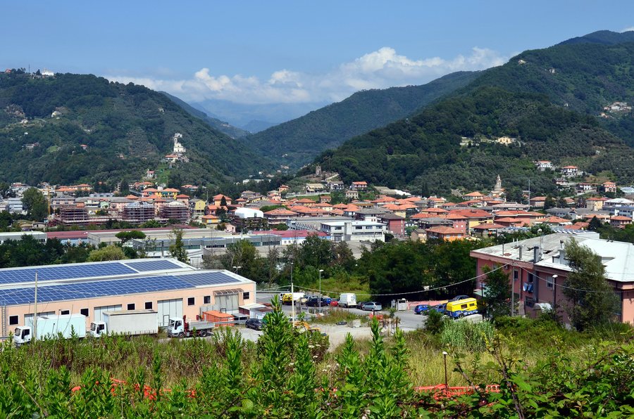 File:Carasco-panorama da strada per Leivi-1.jpg
