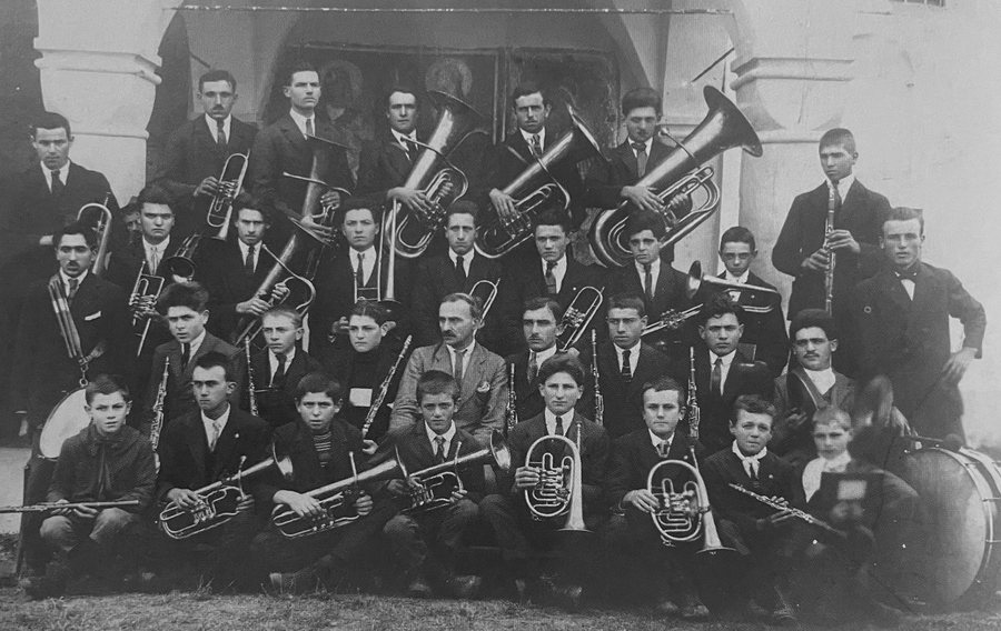 File:Banda Dardanelli di Breolungi.jpg