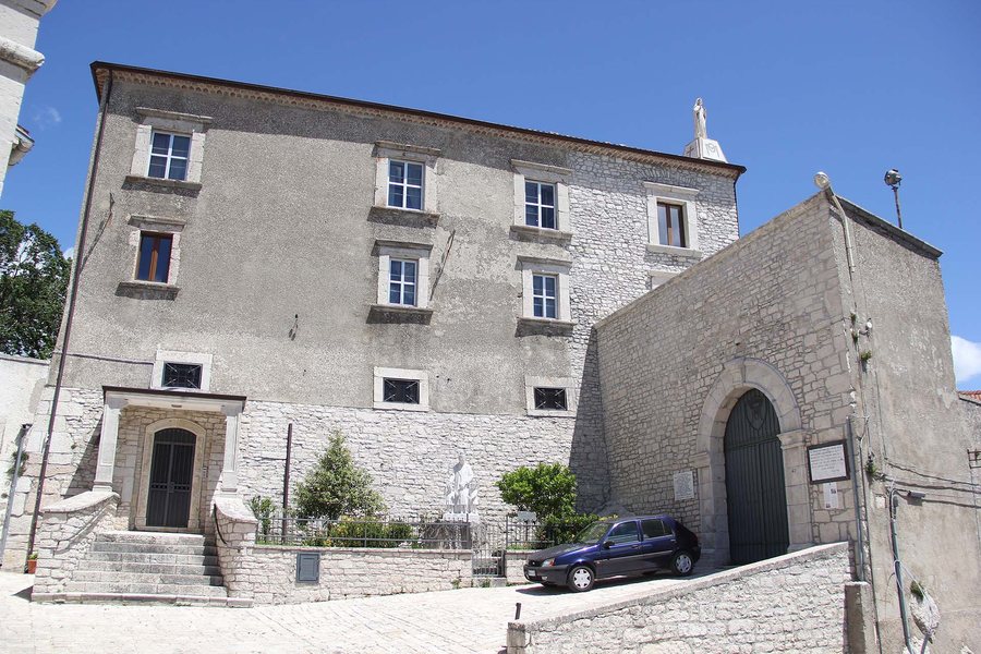 File:Palazzo baronale di Cercemaggiore.jpg