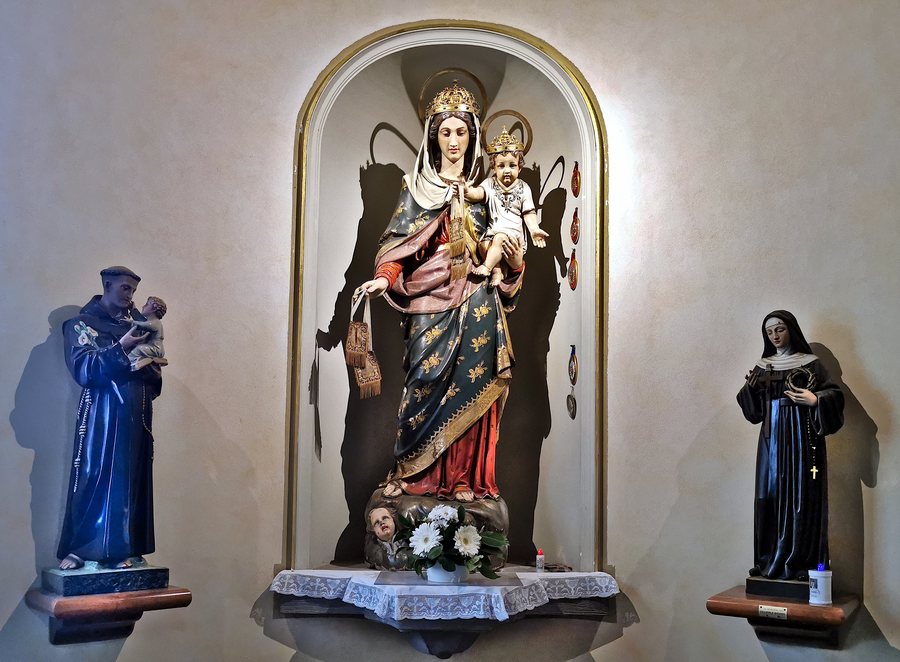 File:San Salvatore (Cormano) - statue of Madonna del Carmine.jpg