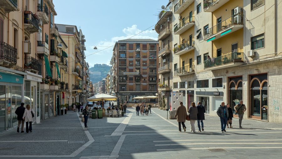 File:Cosenza - Piazza Kennedy - 1.jpg