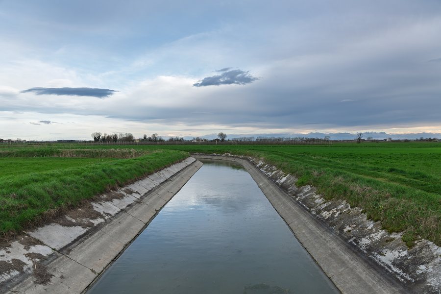 File:Canale di Poggio Rusco - San Giacomo delle Segnate, Mantova, Italia - 13 Marzo 2025 02.jpg