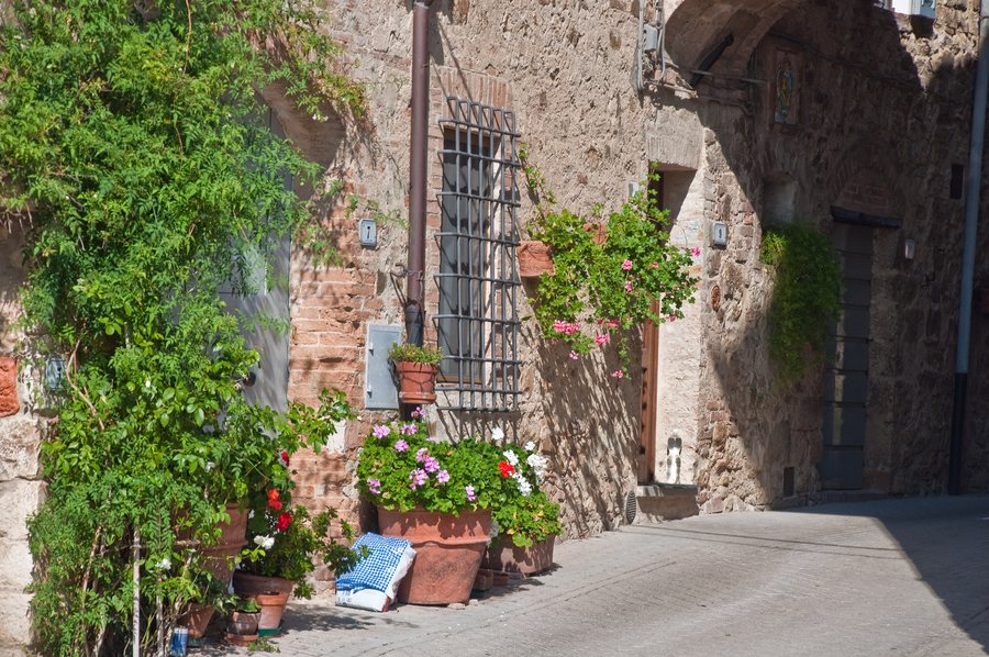 File:Castello di Murlo, Murlo, Tuscany, Oct. 2009 (1).jpg