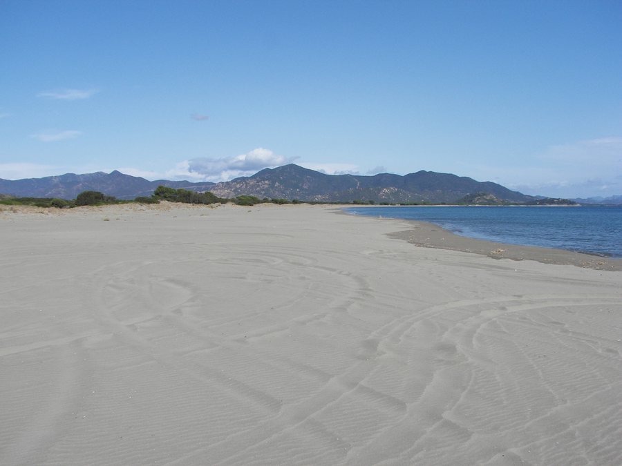 File:Spiagga di San Priamo - panoramio.jpg