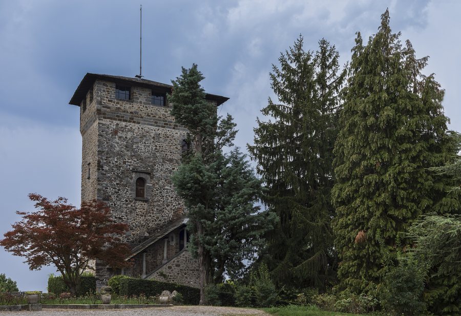 File:Torre del Castello di Tregolo Costa Masnaga.jpg