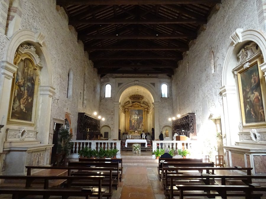 File:Verona, chiesa di Sant'Elena - Interno 01.jpg