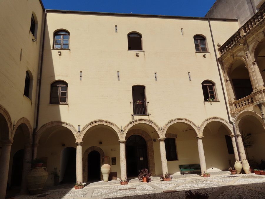 File:Biblioteca Comunale di Partinico 01.jpg