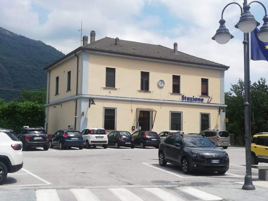 File:Ornavasso railway halt.jpg