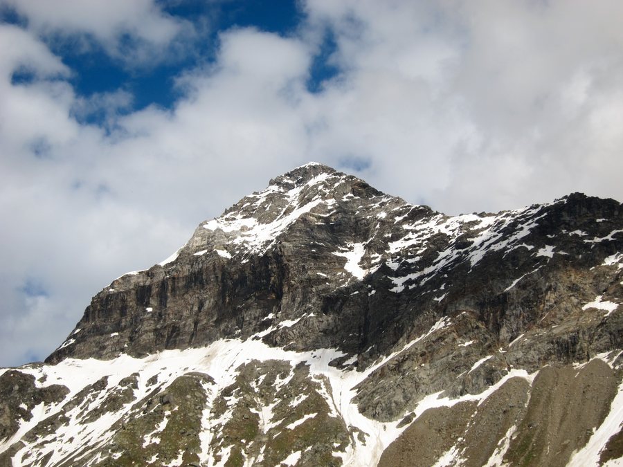 File:Dettaglio cima del Pizzo Scalino (3.323 m s.l.m.) in Valmalenco, Sondrio, Lombardia, Italy. 2018-06-09.jpg
