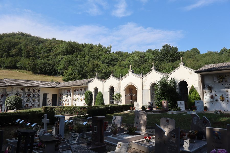 File:Cimitero di Zovencedo 02.jpg