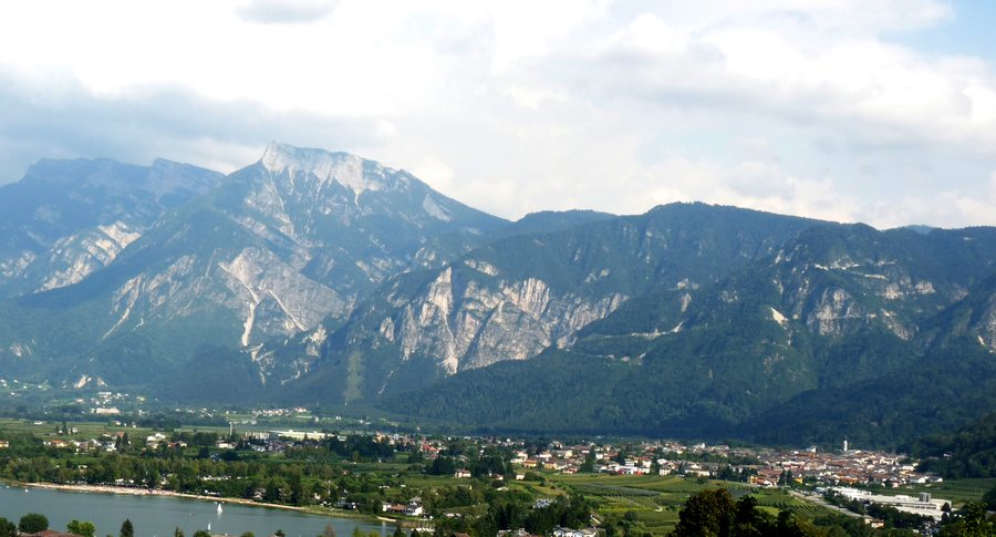 File:Caldonazzo-panorama.jpg