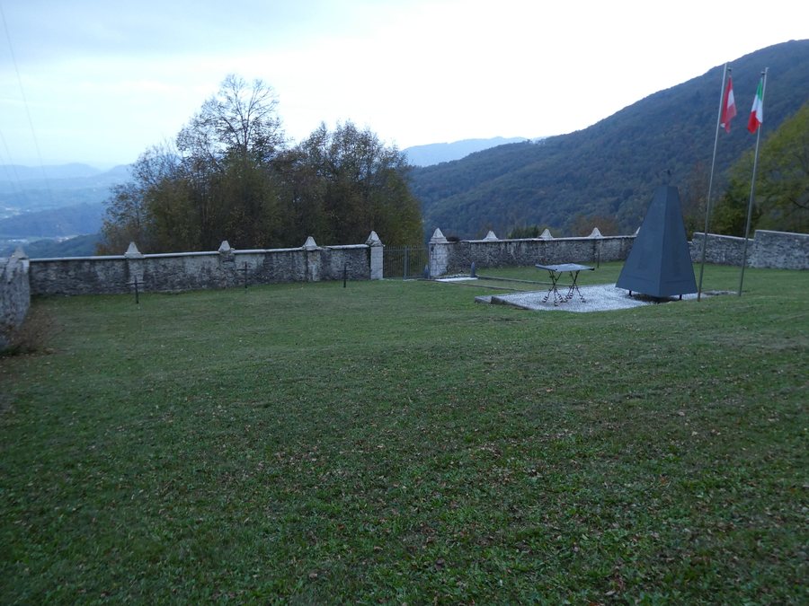 File:Cimitero militare di Schio 01.jpg