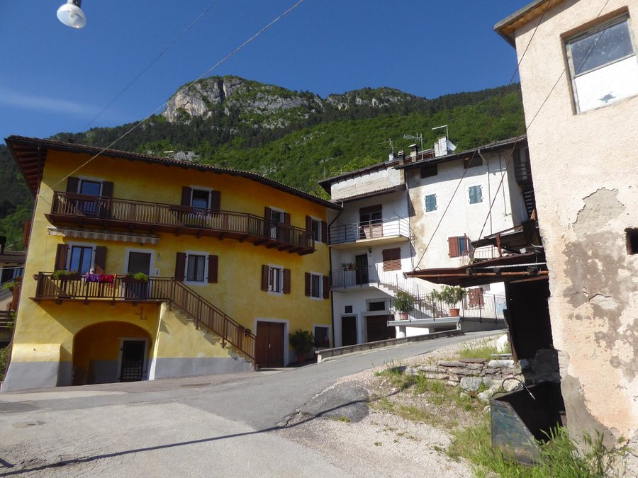 File:Maderno - Scorcio 01.jpg