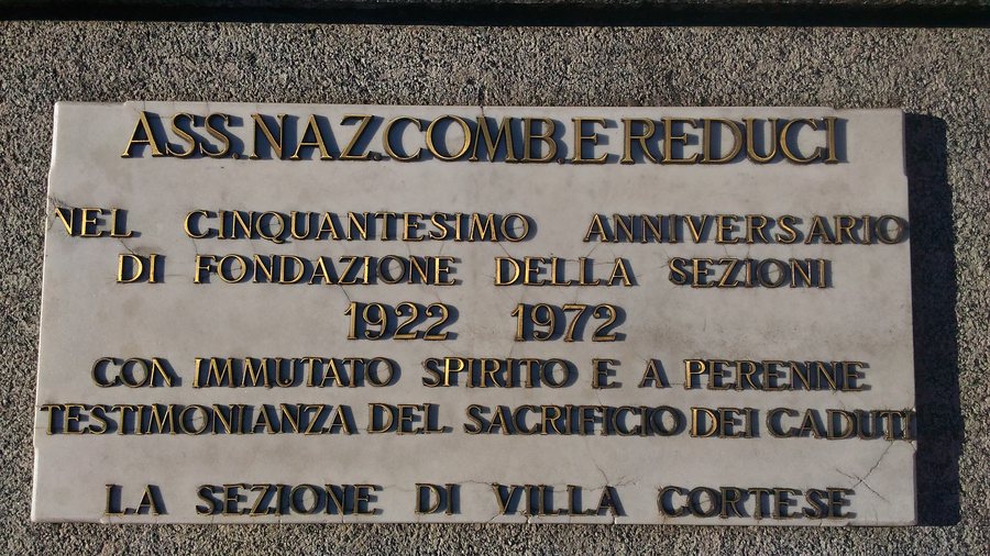 File:Monumento ai Caduti di Villa Cortese 02.jpg