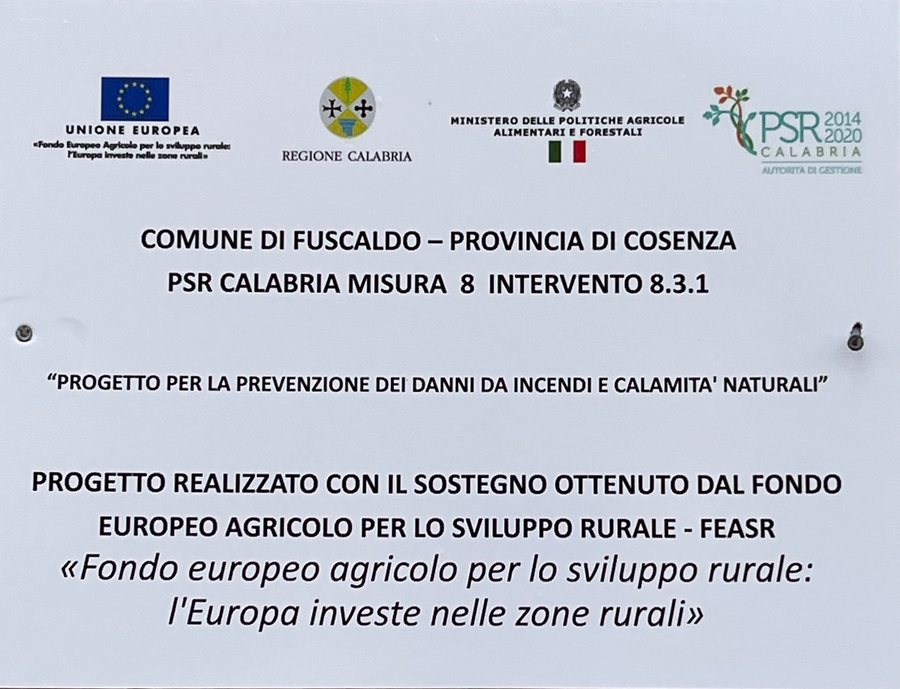 File:Targa informativa PSR Calabria - Torretta di avvistamento incendi Serra Spinelli - Fuscaldo.jpg