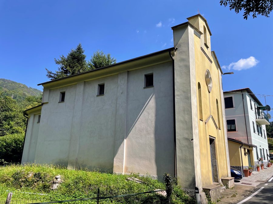 File:Campori (Borzonasca)-chiesa san rocco-complesso (2025).jpg
