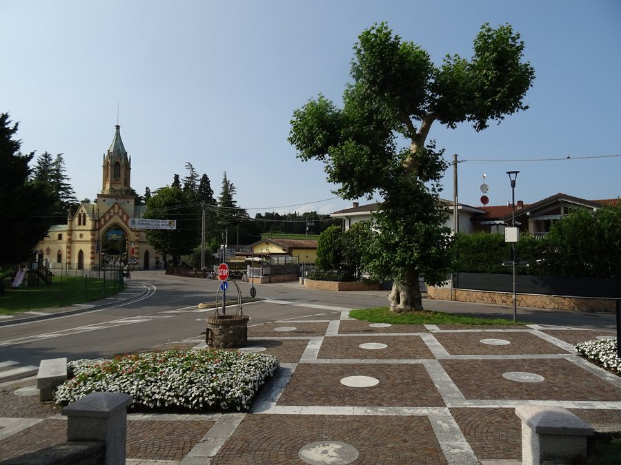File:Colà - Scorcio 01.jpg