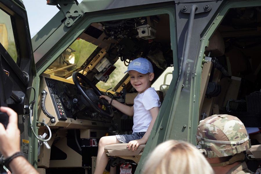 File:Military Vehicle Static Displays in Slobozia Town Square (7837388).jpg